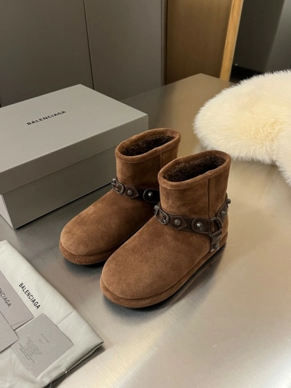 Balenciaga Fall Winter 2025 Buckle Studded Snow Boots - LY00300